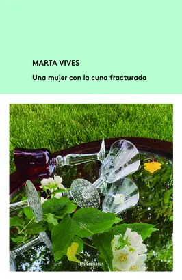 UNA MUJER CON LA CUNA FRACTURADA